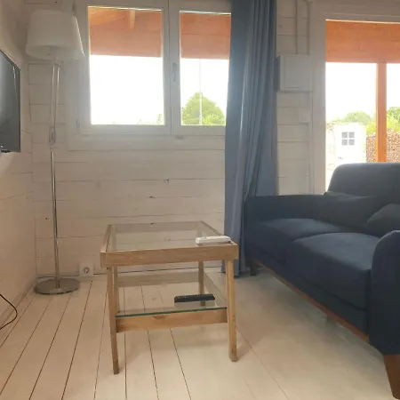 Hermoso De Madera Севилья